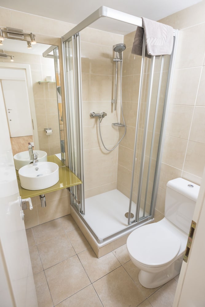 Studio (2 people - under the roof) - Bathroom