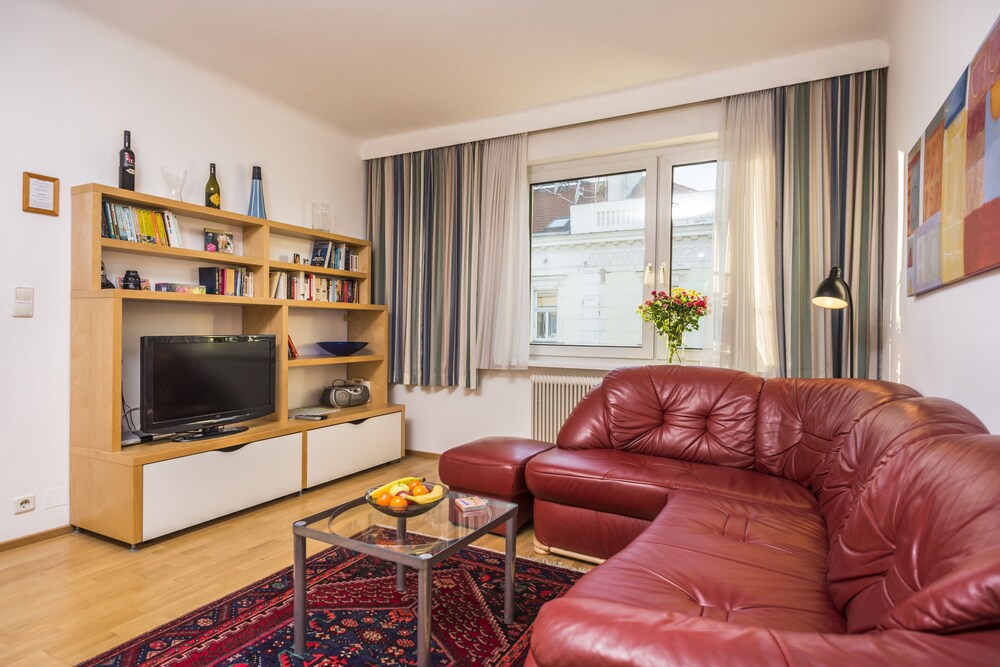 Apartment, 2 Bedrooms (5 people - Ferchergasse 21/18) - Living Area