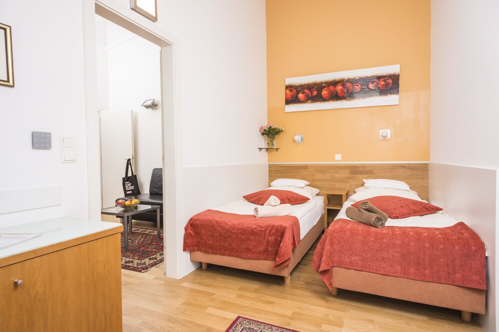 Apartment, 1 Bedroom (3 people - under the roof) - Guestroom