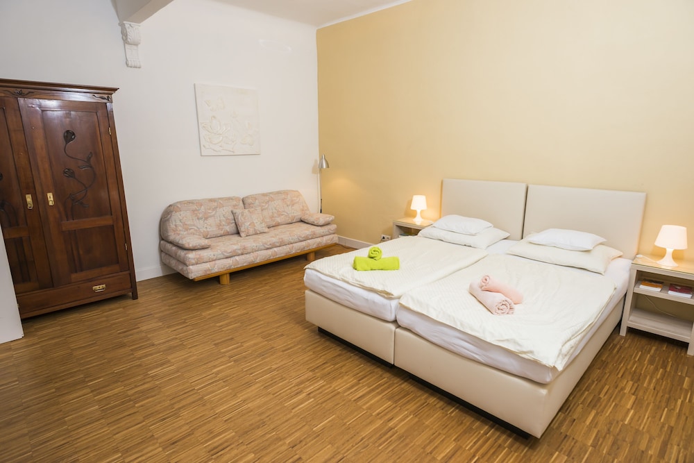 Apartment, 2 Bedrooms, Garden Area (8 people) - Guestroom
