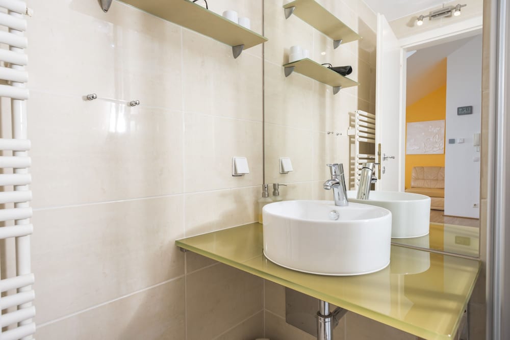 Studio (2 people - under the roof) - Bathroom