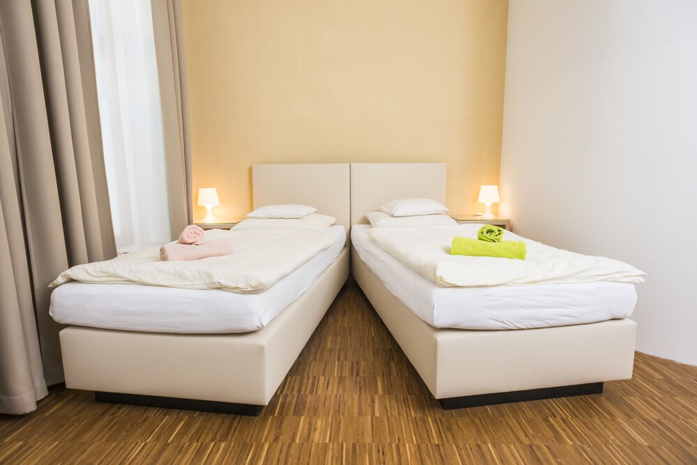 Apartment, 2 Bedrooms, Garden Area (8 people) - Guestroom