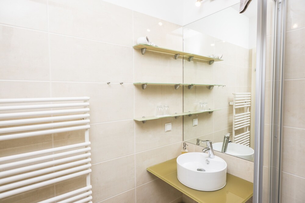 Studio (2 people - 2nd floor) - Bathroom