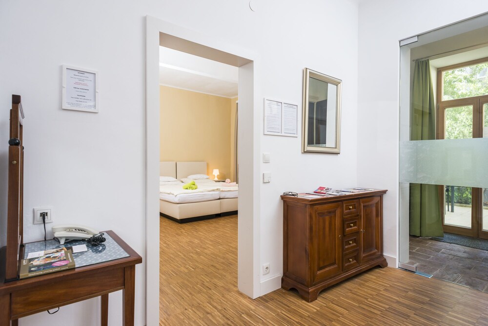 Apartment, 2 Bedrooms, Garden Area (8 people) - Guestroom