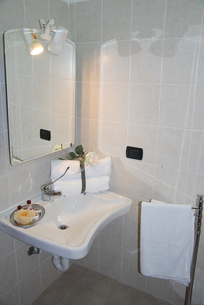 Family Apartment, 2 Bedrooms, City View - Bathroom