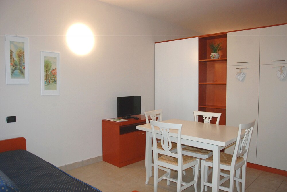 Standard Studio, 1 Bedroom, Accessible, City View - Guestroom