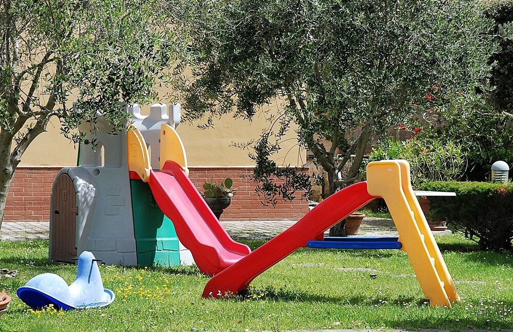 Childrens Play Area - Outdoor
