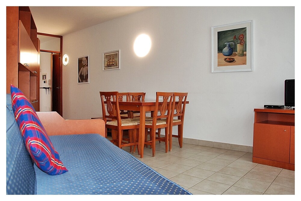 Luxury Studio, 1 Bedroom, City View - Guestroom
