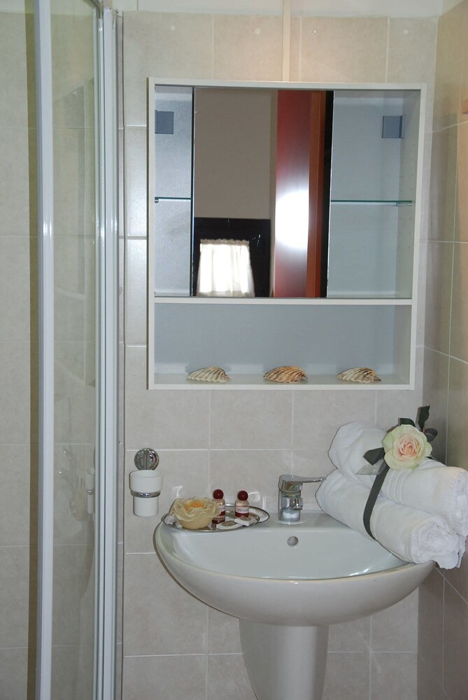 Family Apartment, 2 Bedrooms, City View - Bathroom