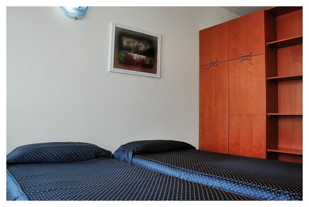 Luxury Studio, 1 Bedroom, City View - Guestroom