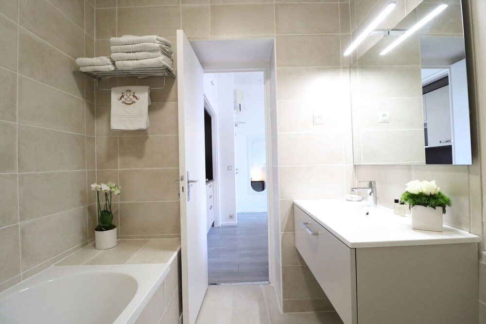 Studio - Bathroom