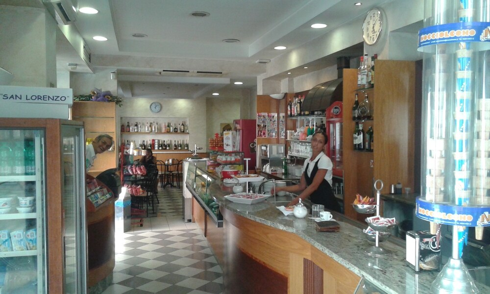 Food Court