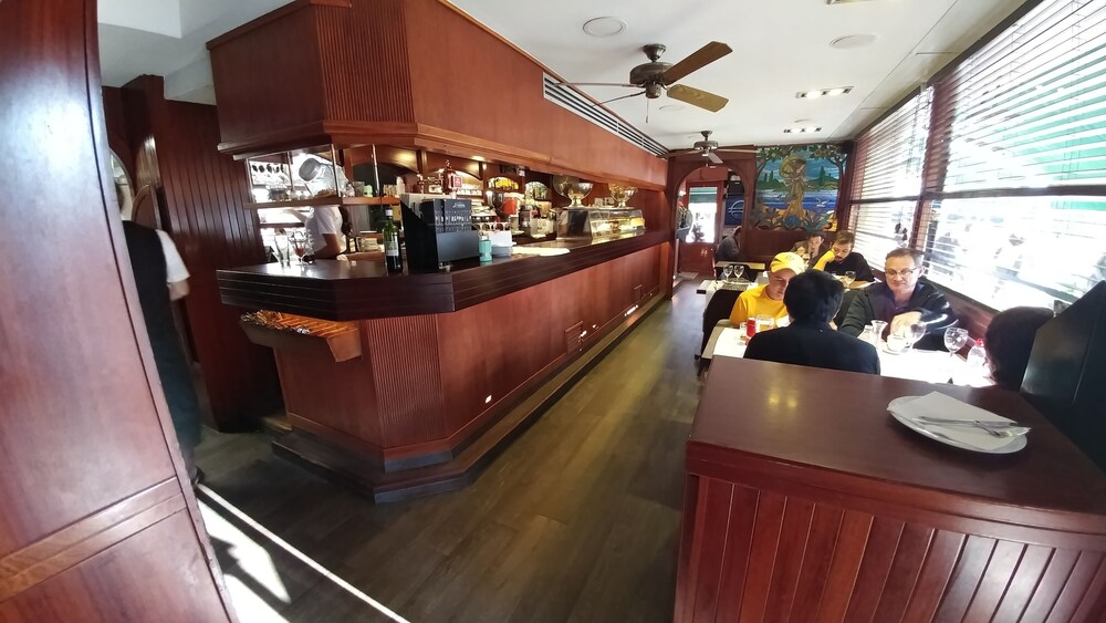 Hotel Bar