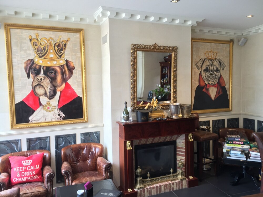 Hotel Lounge