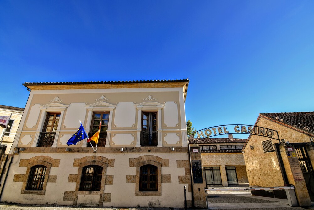 Fachada del hotel
