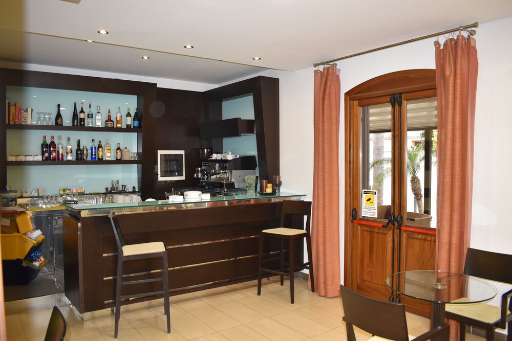 Hotel Bar