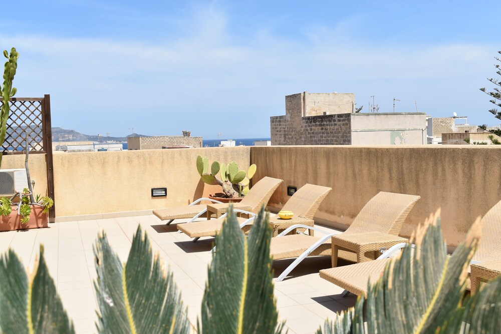 Sundeck