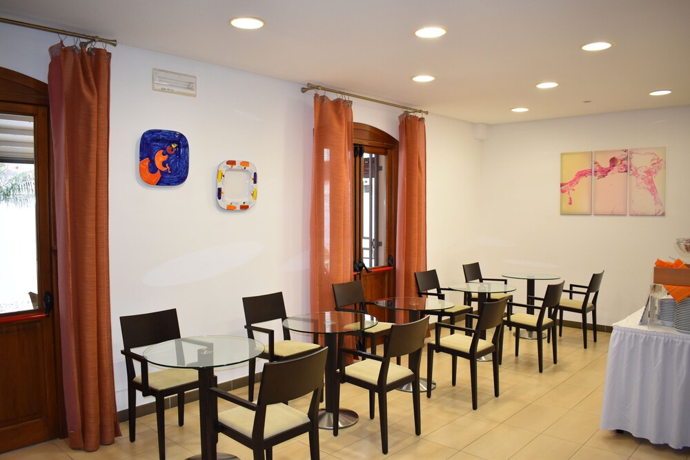 Hotel Lounge