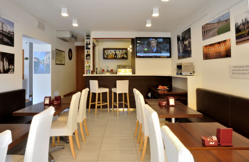 Hotel Lounge