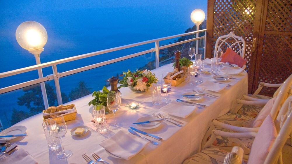 Couples Dining