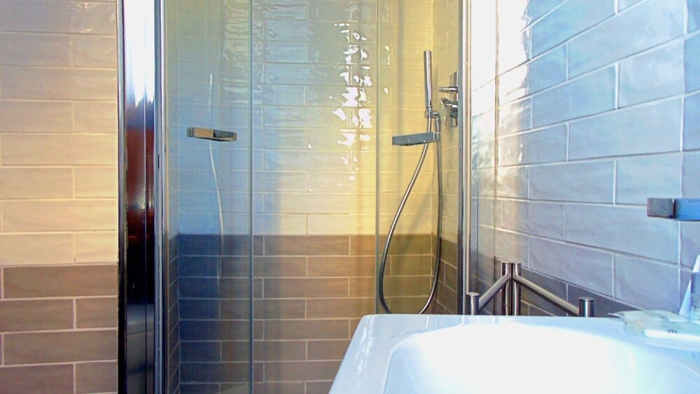 Double Room, 1 Queen Bed - Bathroom