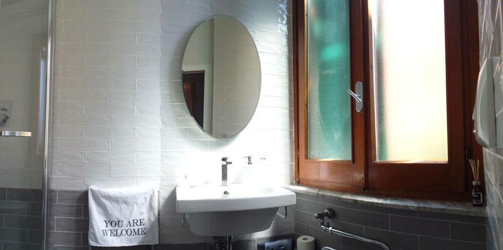 Double Room, 1 Queen Bed - Bathroom