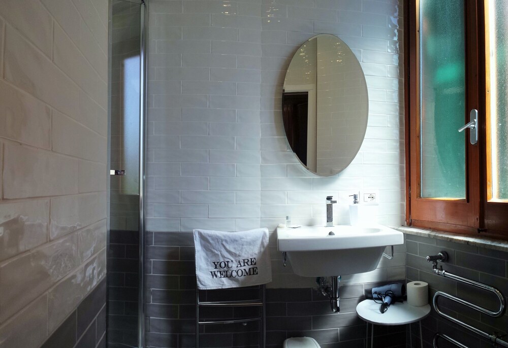Double Room, 1 Queen Bed - Bathroom