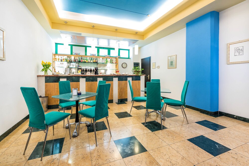 Hotel Bar