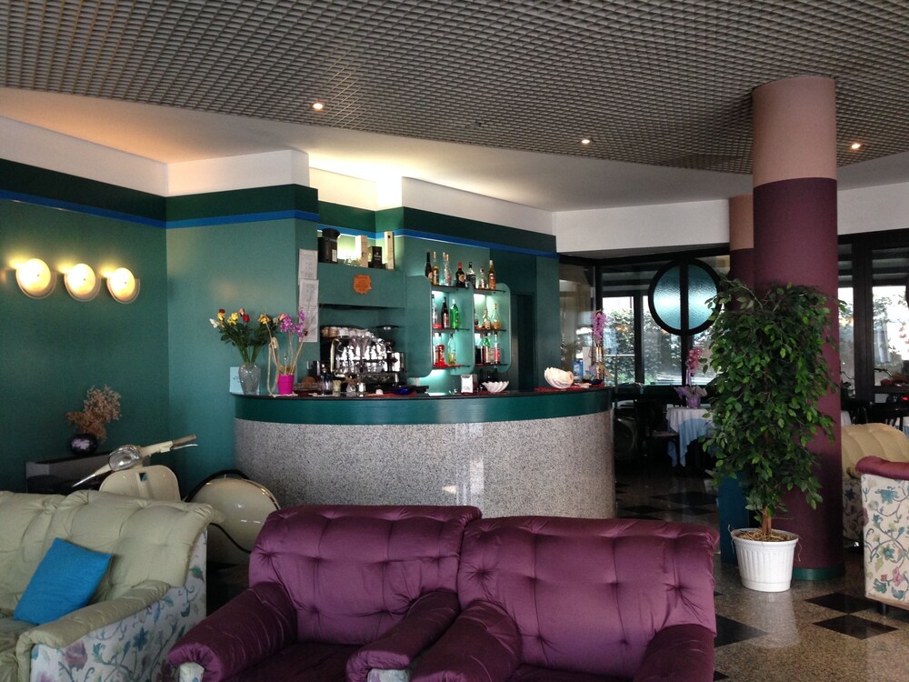 Hotel Bar