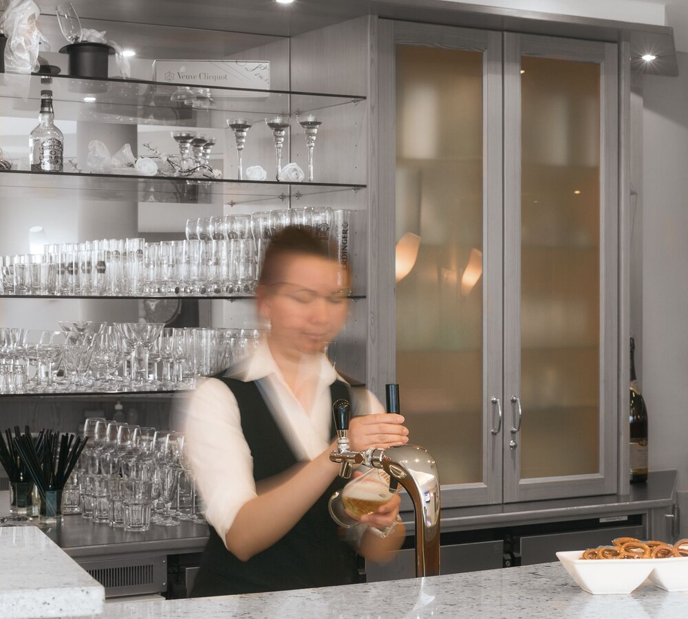 Hotel Bar
