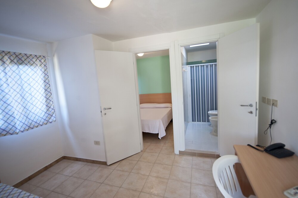 Camera (Bungalow Economy (French Bed))