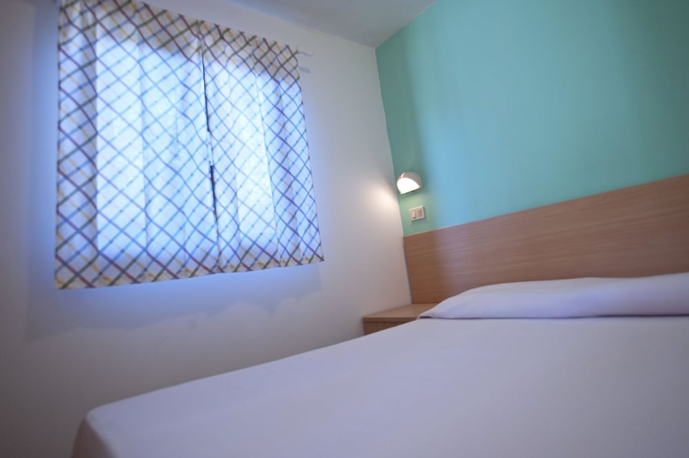 Camera (Bungalow Economy (French Bed))