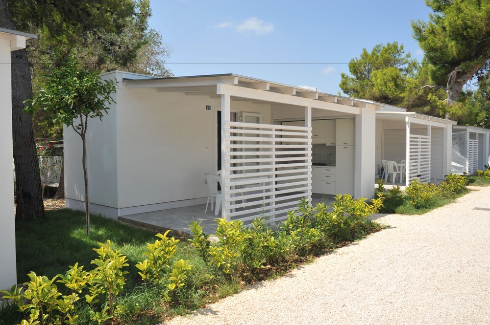 Camera (Casa mobile familiare, 2 camere da letto, angolo cottura, vista mare parziale)