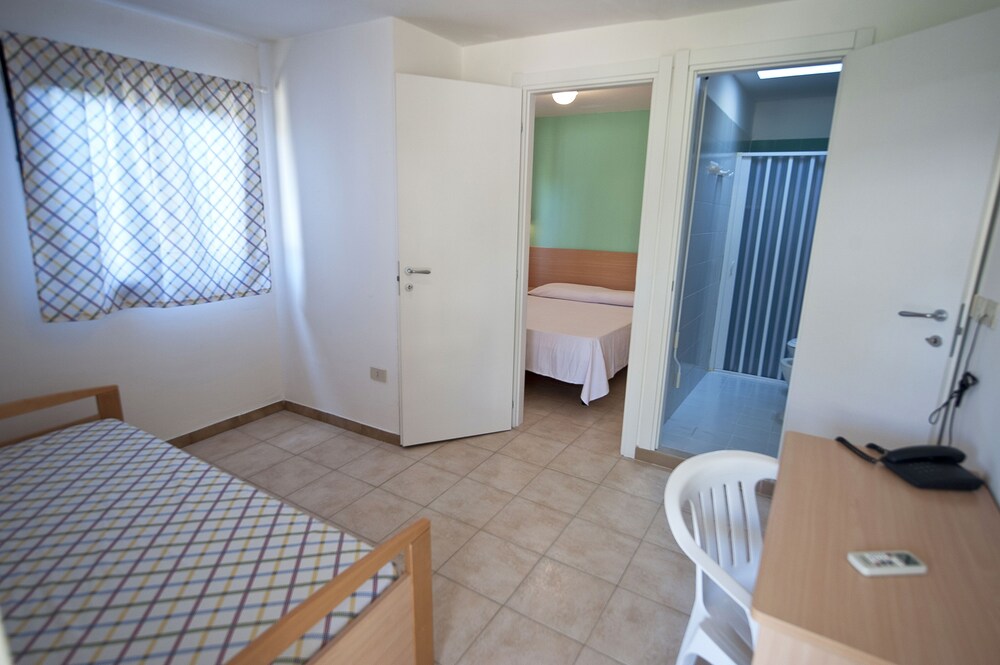 Camera (Bungalow Economy (French Bed))