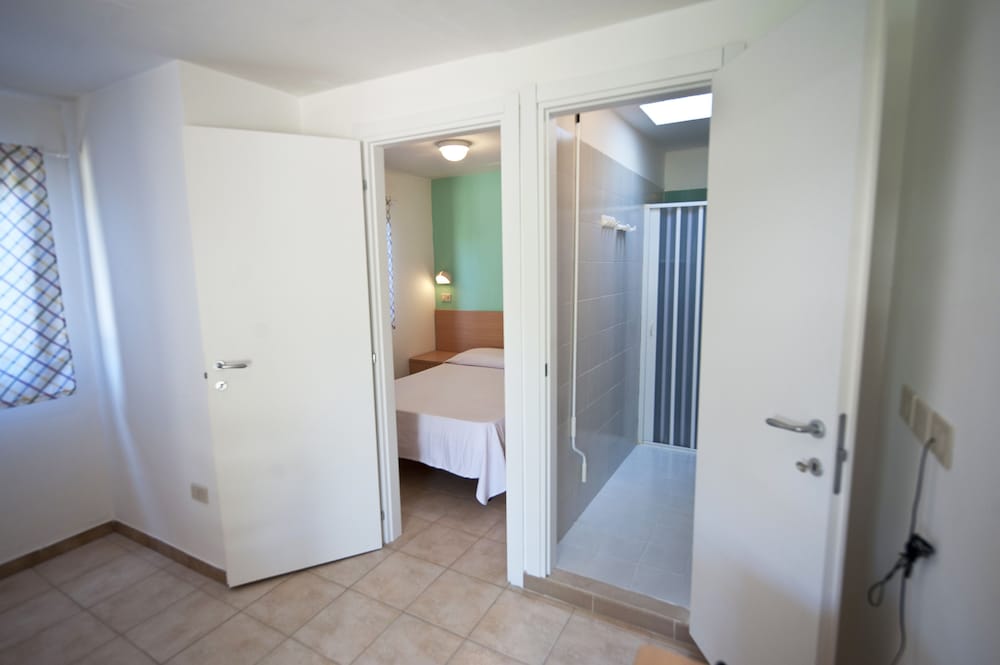 Camera (Bungalow Economy (French Bed))