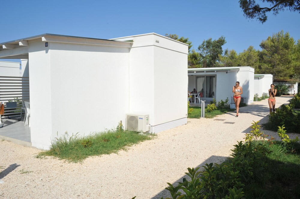Camera (Casa mobile familiare, 2 camere da letto, angolo cottura, vista mare parziale)
