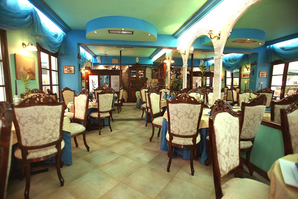 Food Court