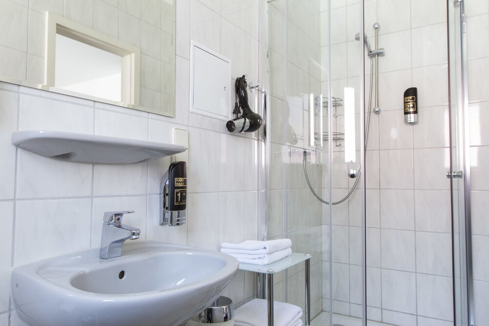 Double or Twin Room - Bathroom