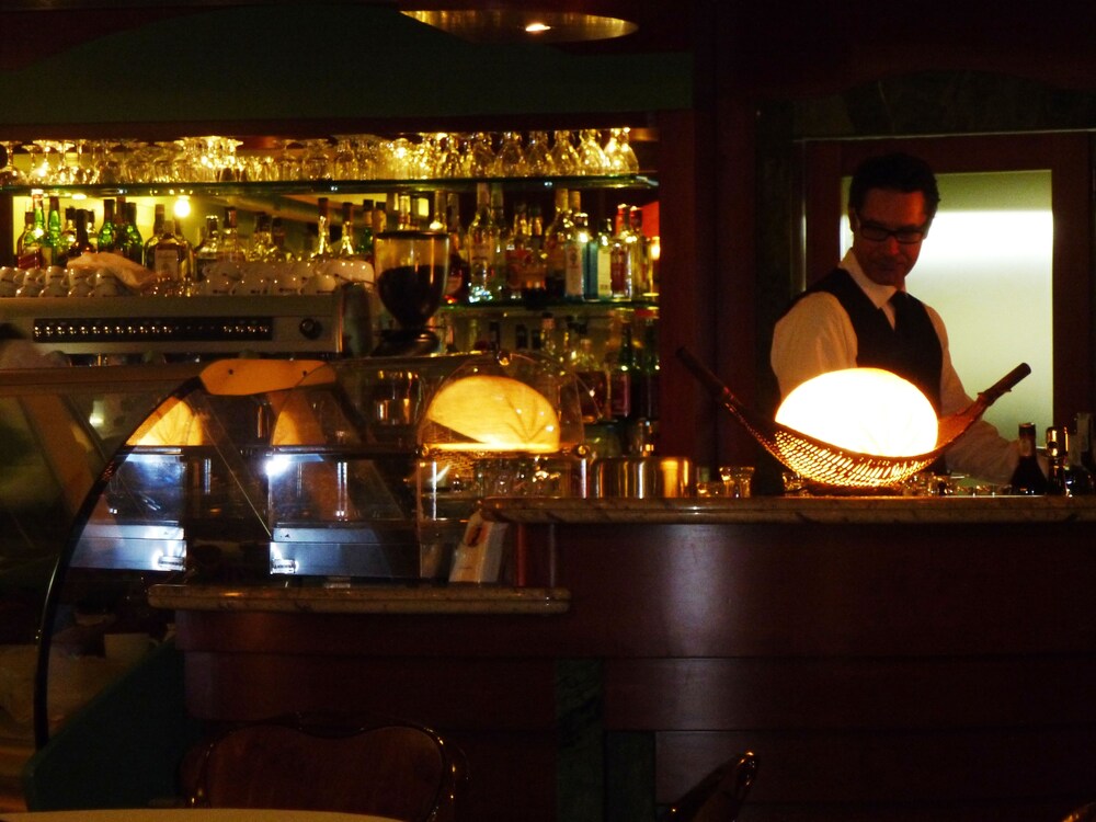 Hotel Bar