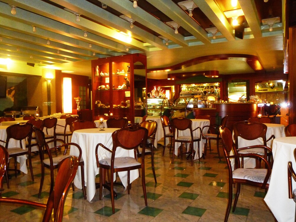 Hotel Lounge