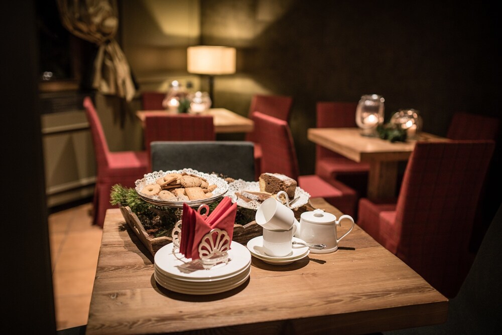 Hotel Lounge