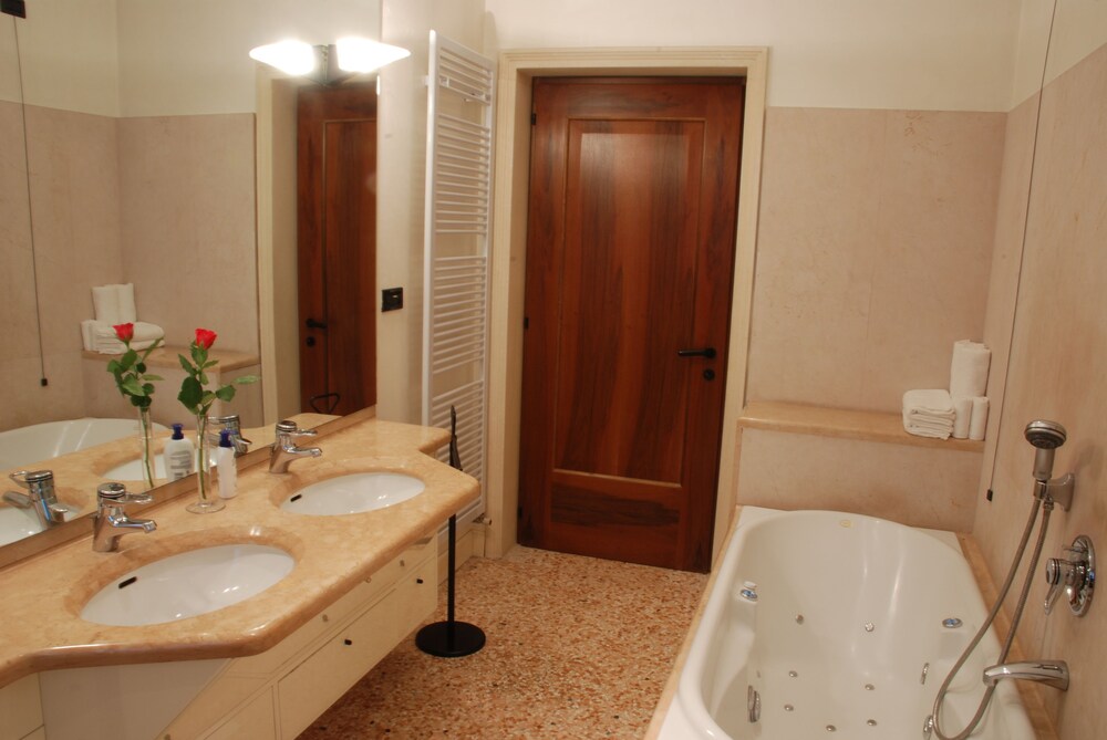 Vasca idromassaggio