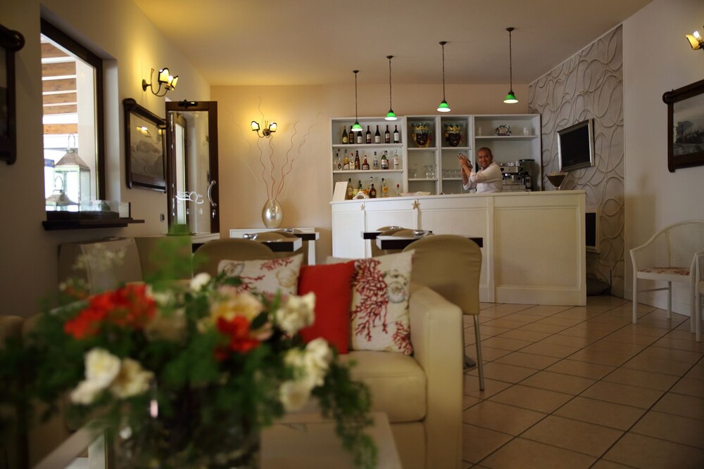 Hotel Bar