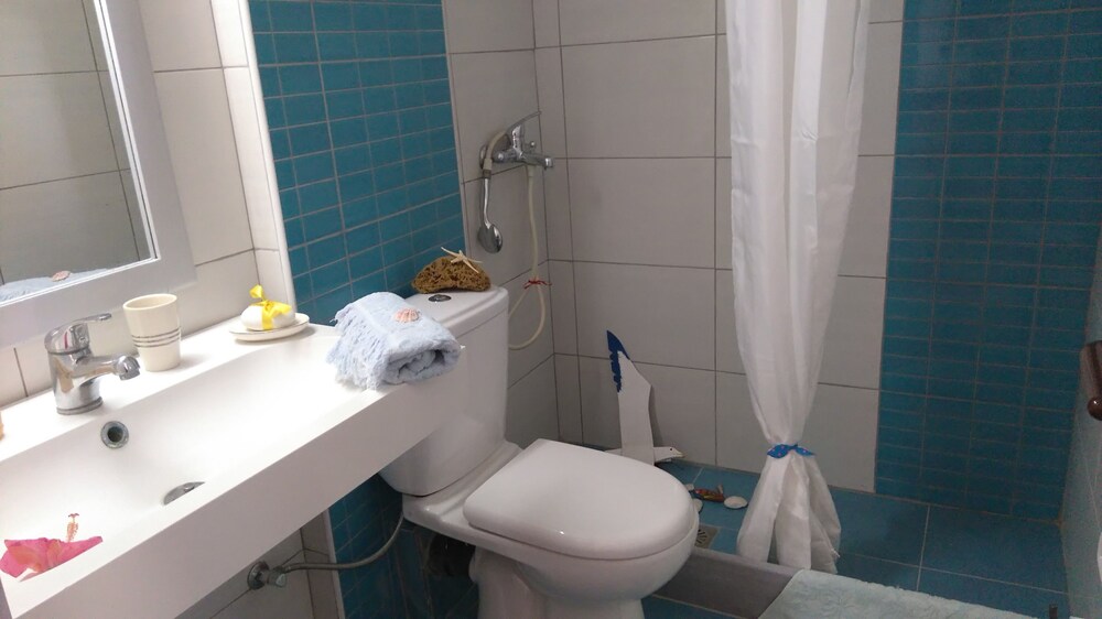 Studio - Bathroom