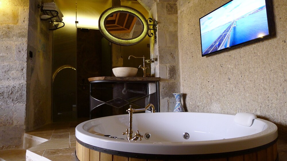 Deep Soaking Bathtub