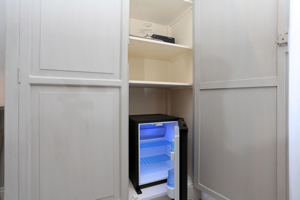 Mini-Refrigerator