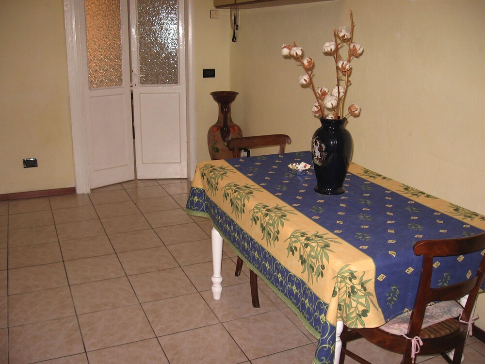 Room Service - Dining