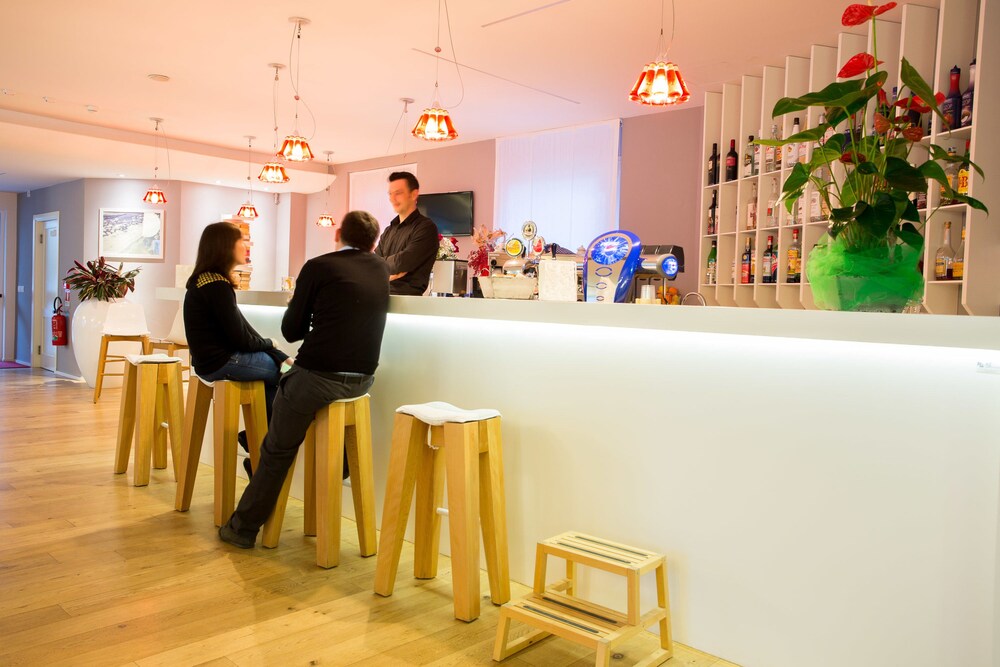 Hotel Bar