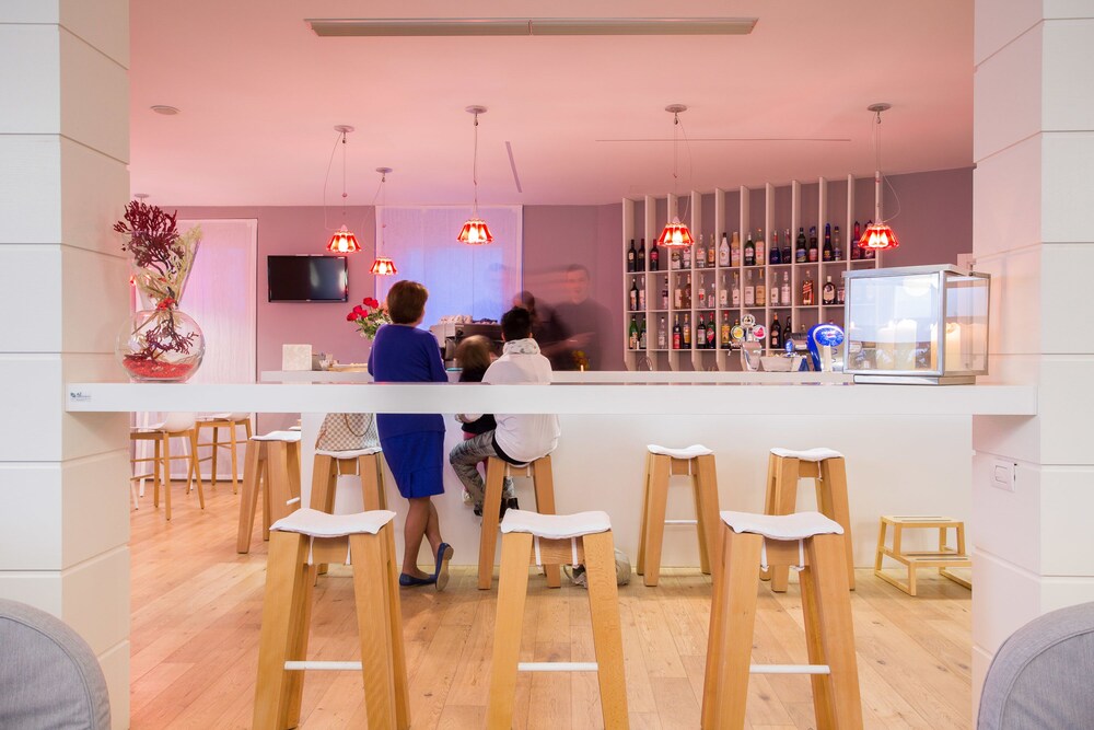 Hotel Bar