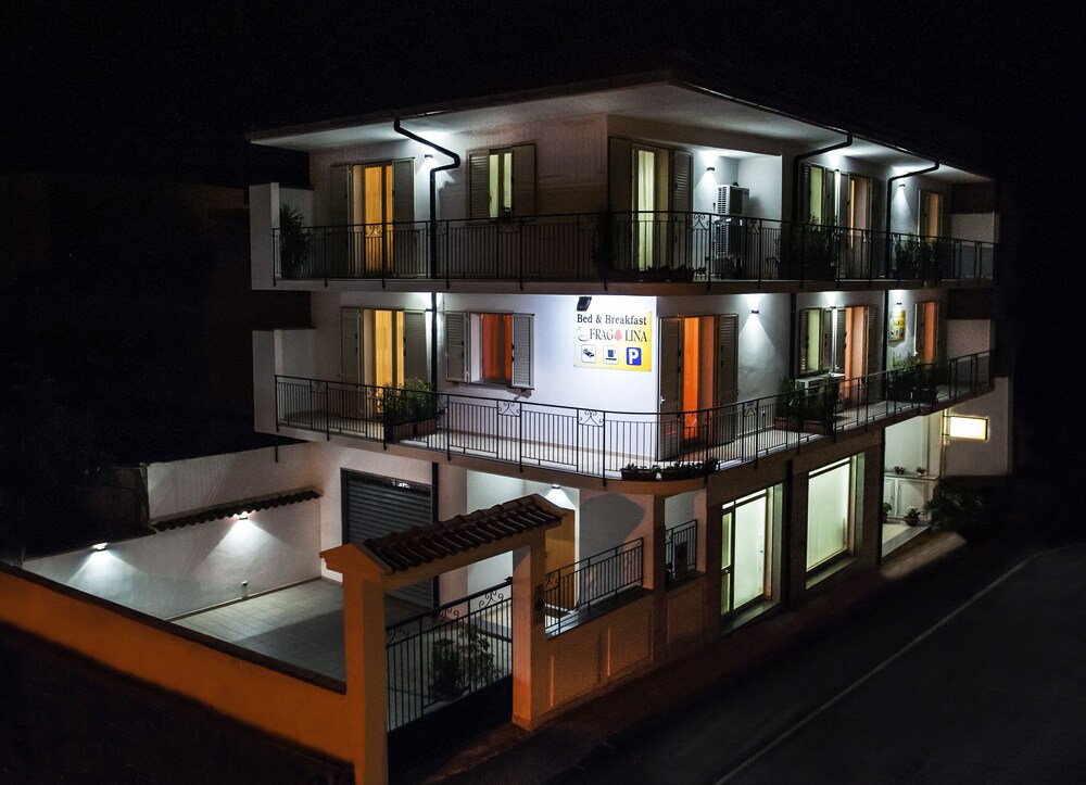 Facciata hotel (sera/notte)
